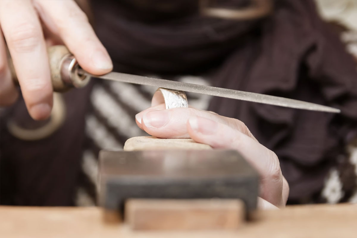 Atelier bijouterie, Dinan, Côtes d'Armor